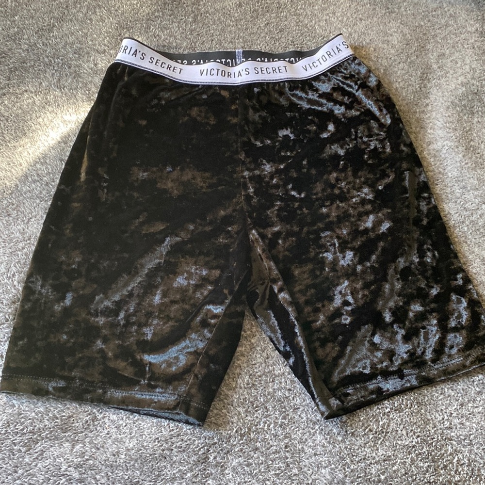 Victoria's Secret Womens Soft  Shorts size XS color black